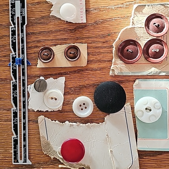 VINTAGE Button Lot - Picture 6 of 6